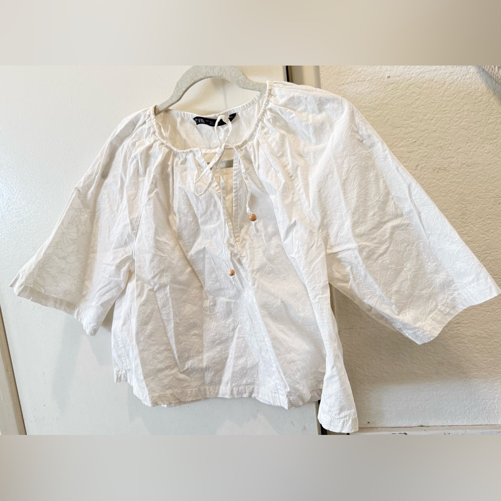 Zara white embossed floral wide sleep top small